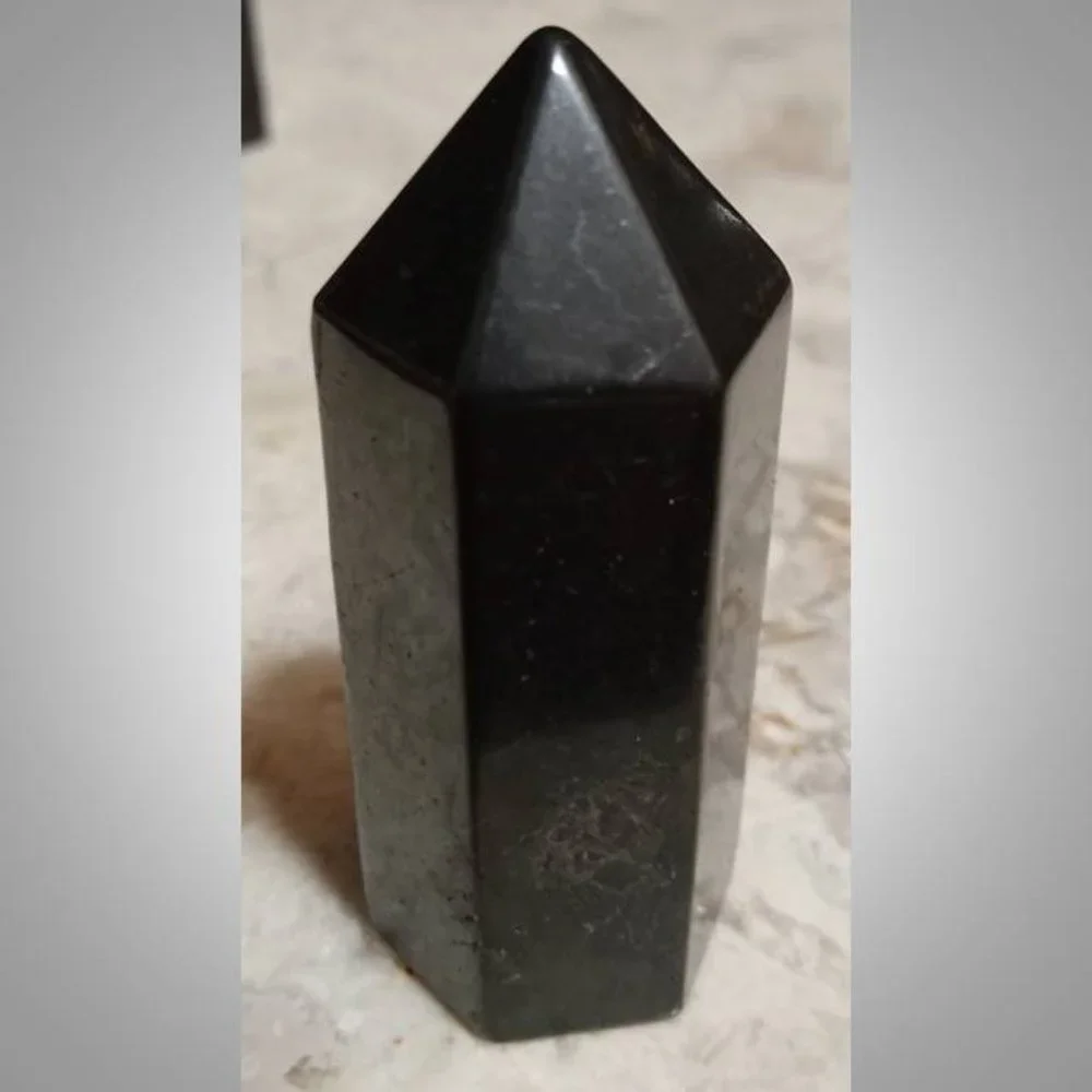 One SHUNGITE rock stone crystal TOWER purification : CHAKRA : insomnia